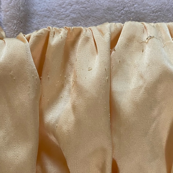 Yellow satin like crop top - Picture 3 of 4